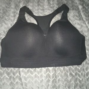 Victoria Sport knockout Sports Bra